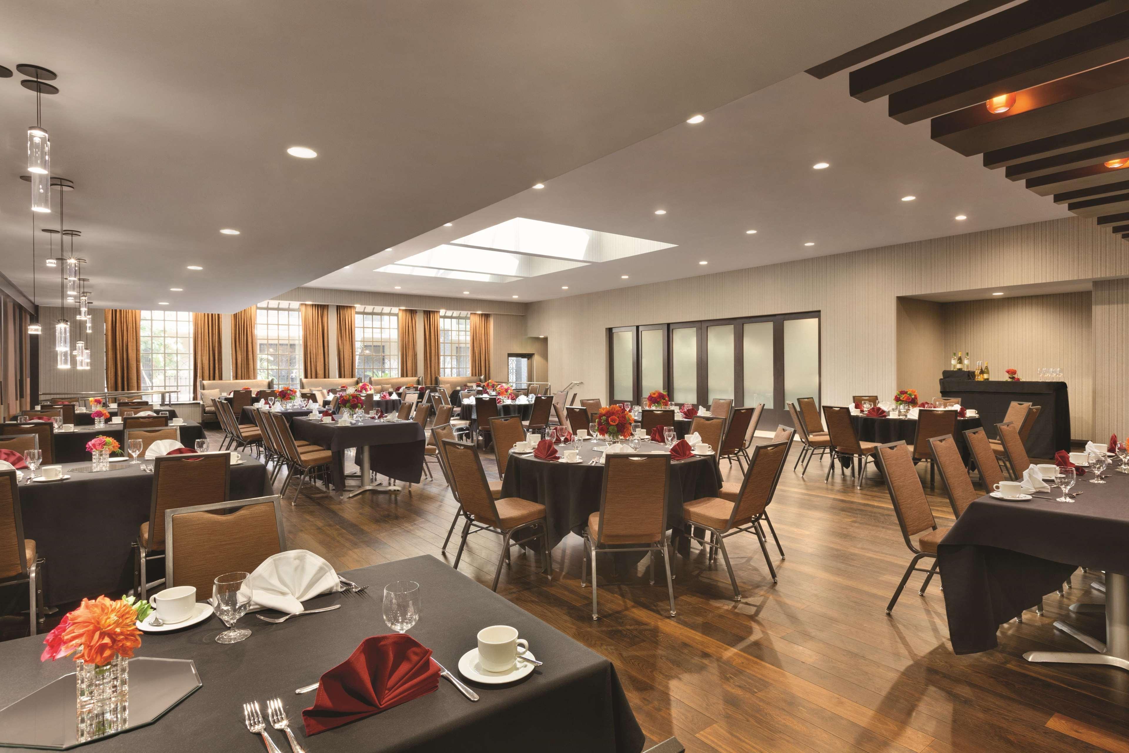 Hotel Doubletree By Hilton San Bernardino Extérieur photo