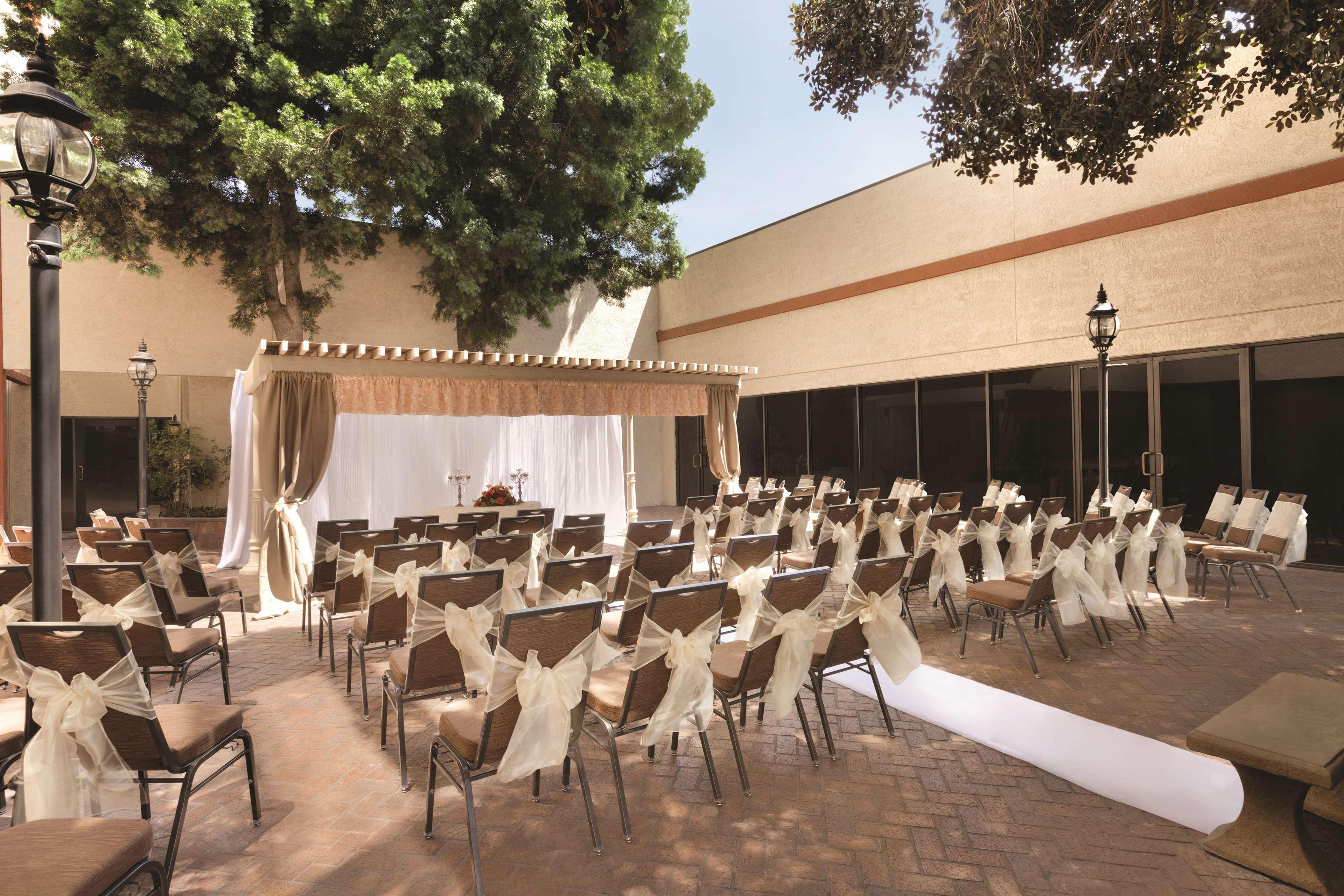 Hotel Doubletree By Hilton San Bernardino Extérieur photo