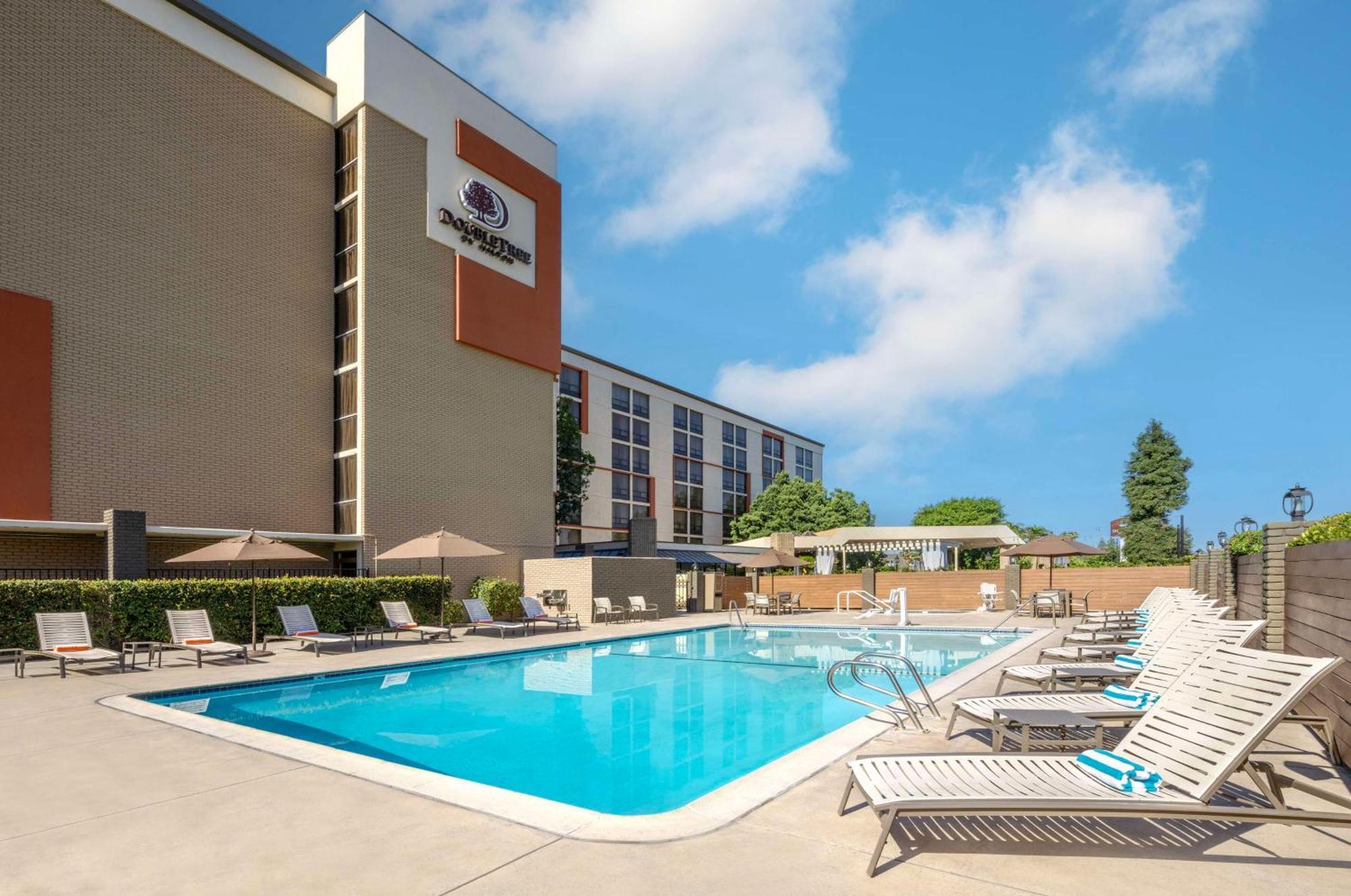 Hotel Doubletree By Hilton San Bernardino Extérieur photo