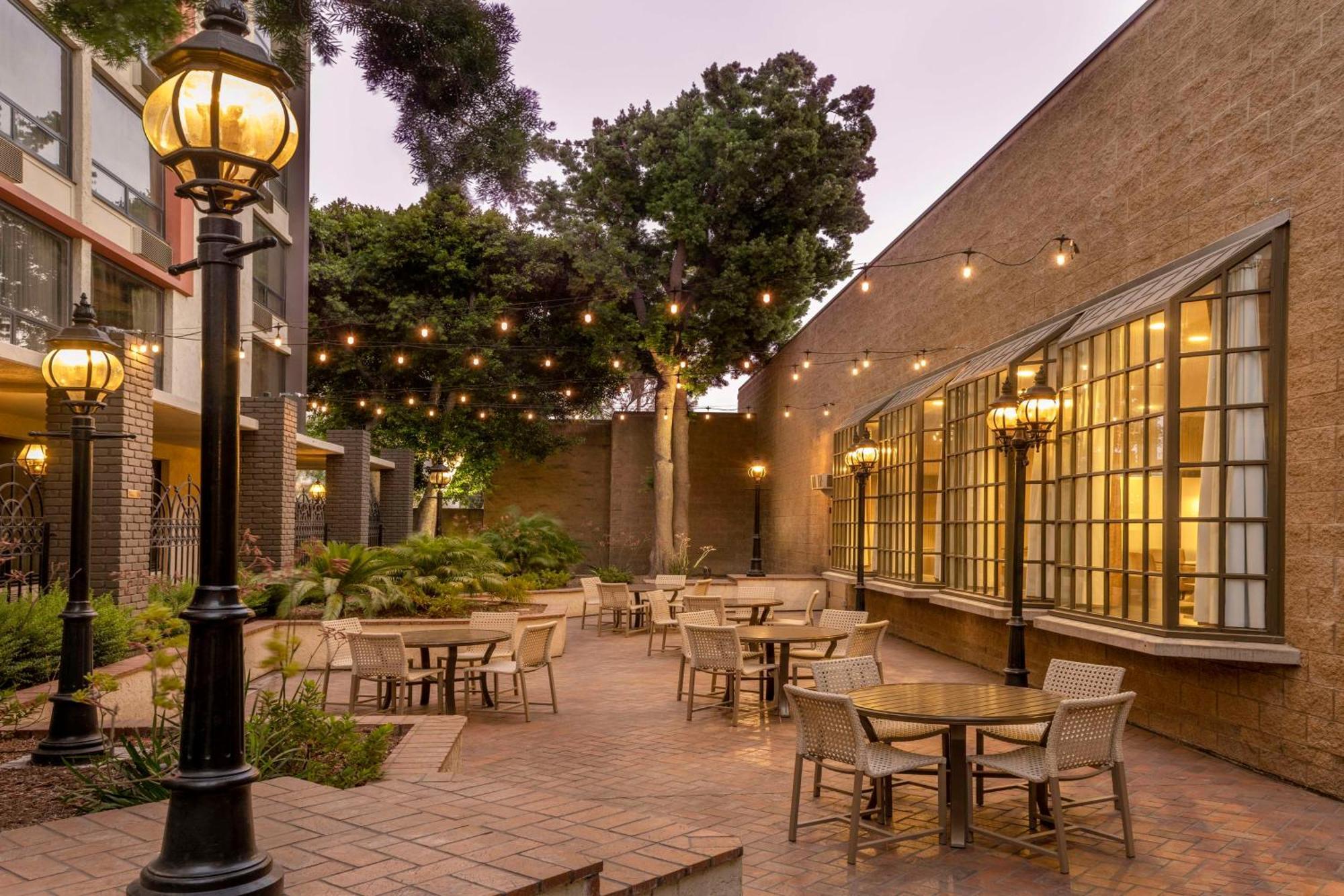 Hotel Doubletree By Hilton San Bernardino Extérieur photo