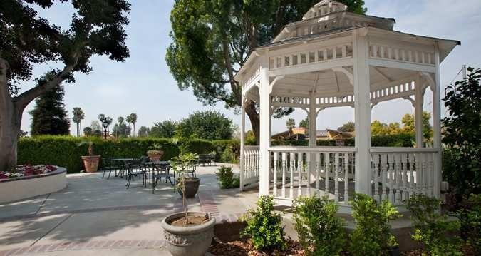 Hotel Doubletree By Hilton San Bernardino Restaurant photo