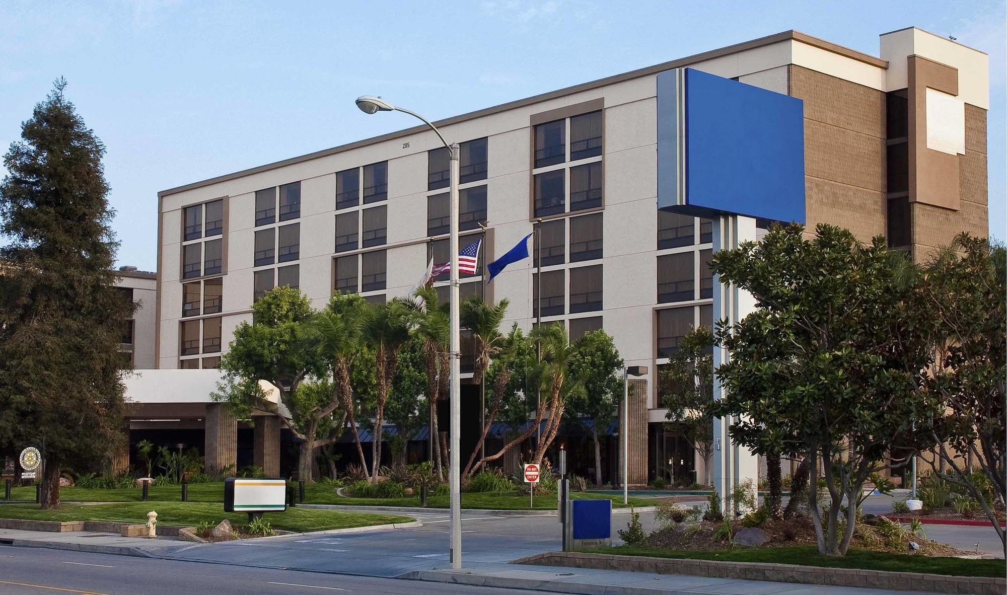 Hotel Doubletree By Hilton San Bernardino Extérieur photo